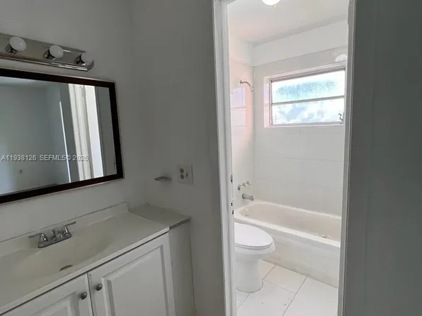 20520 NW 15th Ave APT 221, Miami Gardens, FL 33169