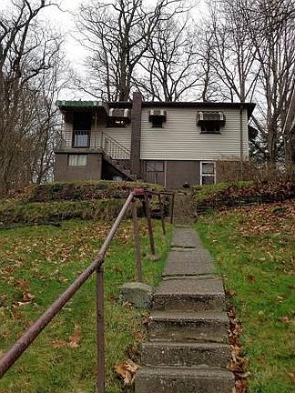 2nd image of 733 Fir Way