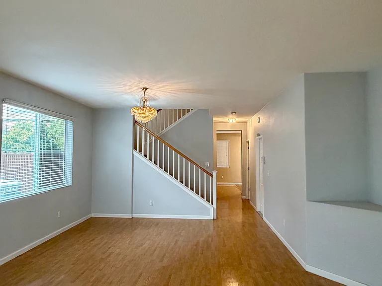 1896 Bramblewood Dr — Photo 2