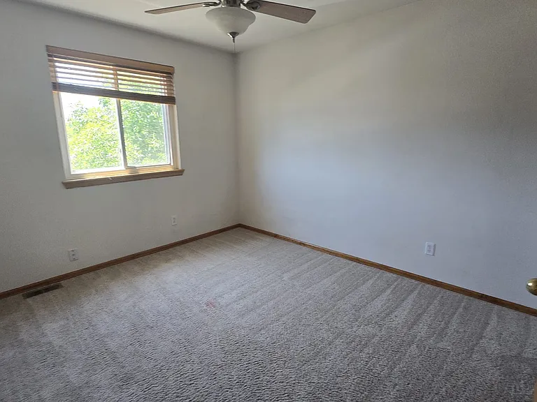 22341 E Mercer Pl — Photo 3