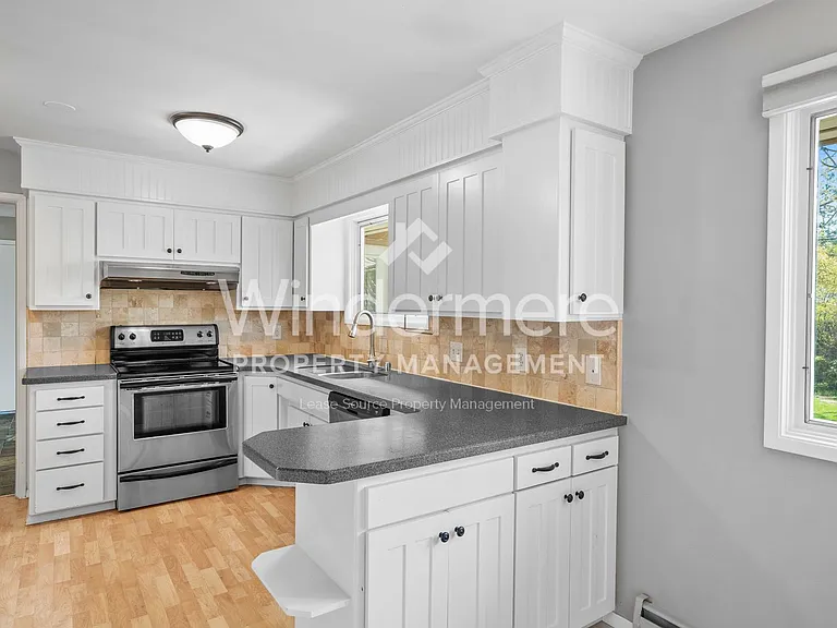1706 E 38th Ave — Photo 12