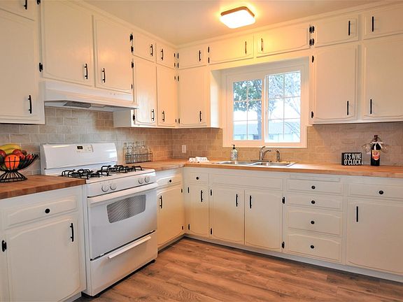 3rd image of 1238 W Fountain Way