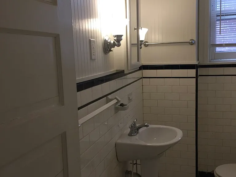 809 N Van Buren St #1A — Photo 14