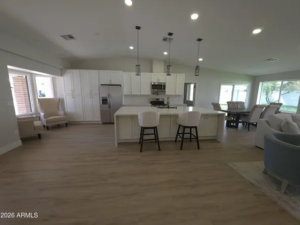 116 E HELENA Drive, Phoenix, AZ 85022