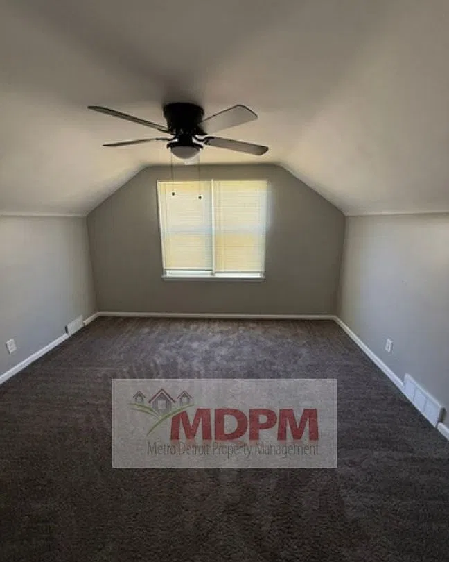 3 bed, 1035 sqft, $1,200 — Photo 3