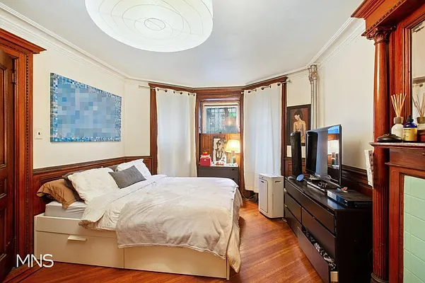 Sold by MNS | media 8