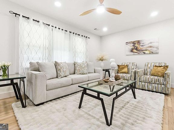 5th image of 1903 S Columbia Pl