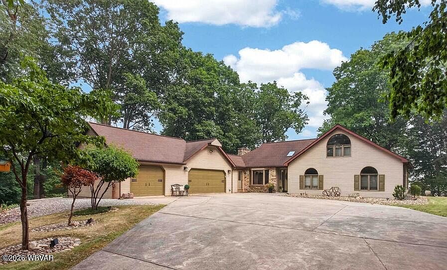 1st image of 137 W Hills Dr