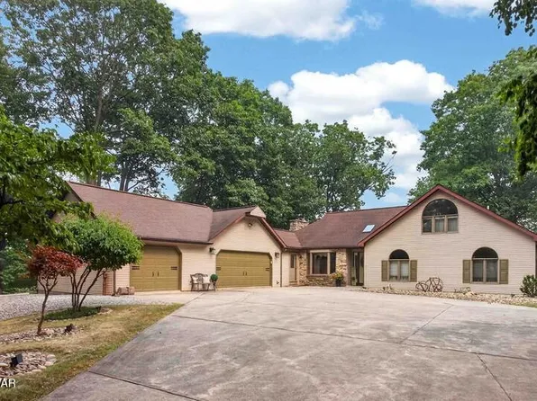 137 W Hills Dr, Williamsport, PA 17701