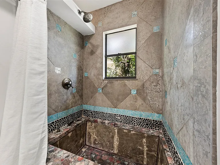 2430 Castilla Isle — Photo 33