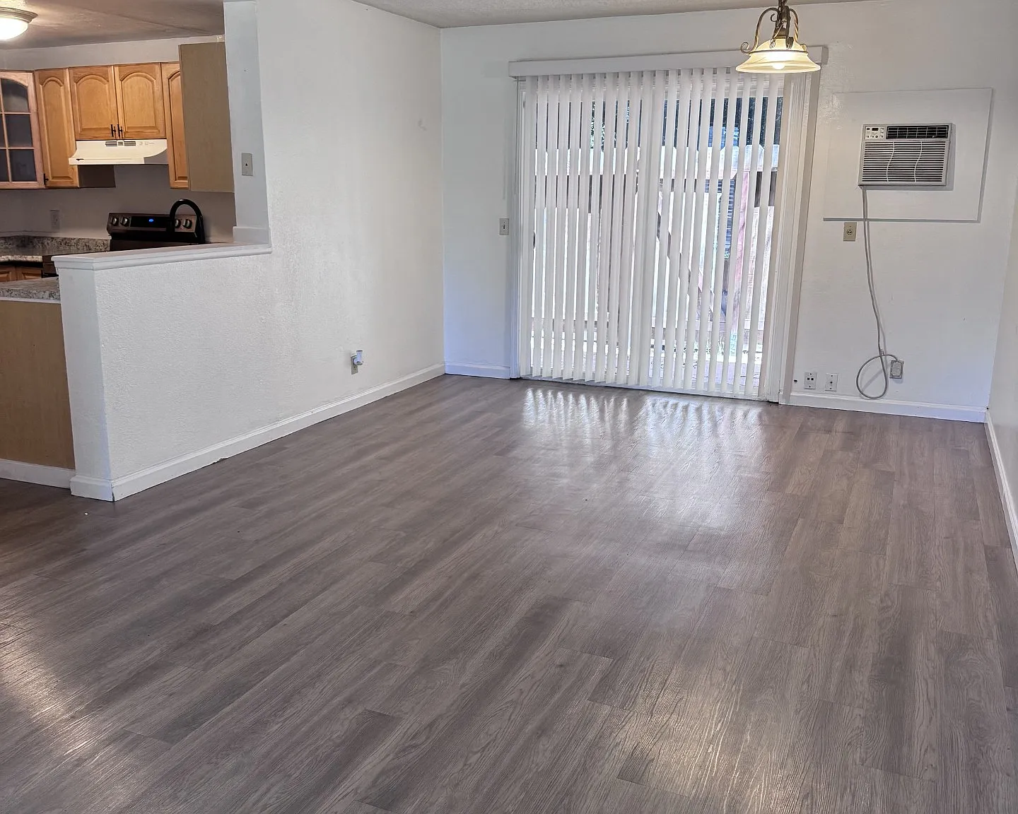 3 bed, 1.5 bath, 1164 sqft, $2,550 — Photo 3