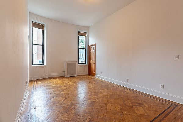 1st image of 634 10th St APT 1R