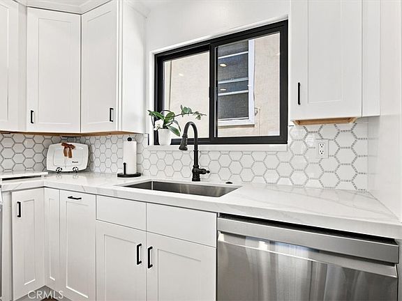 4th image of 225 4th St