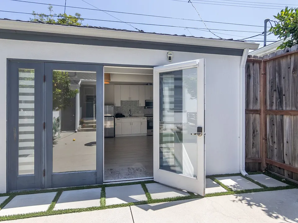 2812 Stoner Ave