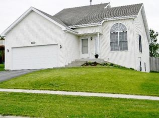 5497 Rockingham Dr, Loves Park, IL 61111