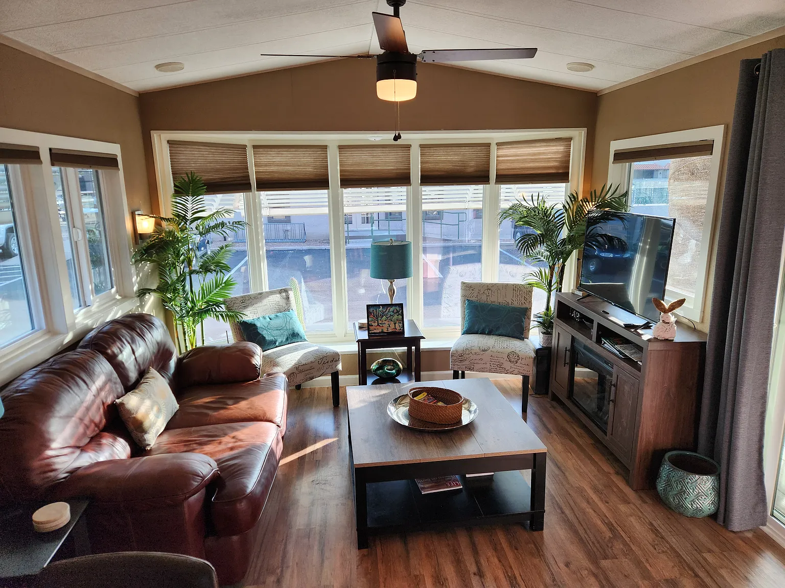2 bed, 1.5 bath, 800 sqft, $1,600 — Photo 2