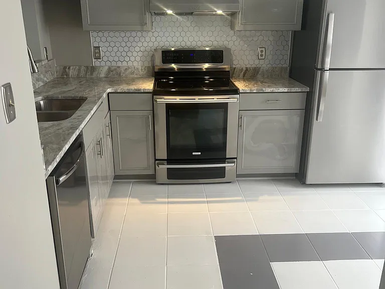 522 Hollomon Dr — Photo 1