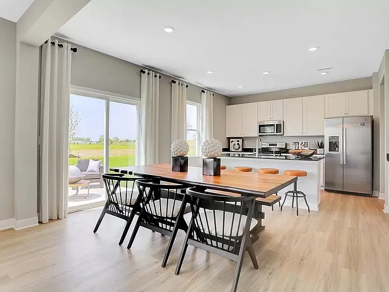1151 Beverly Pl — Photo 10