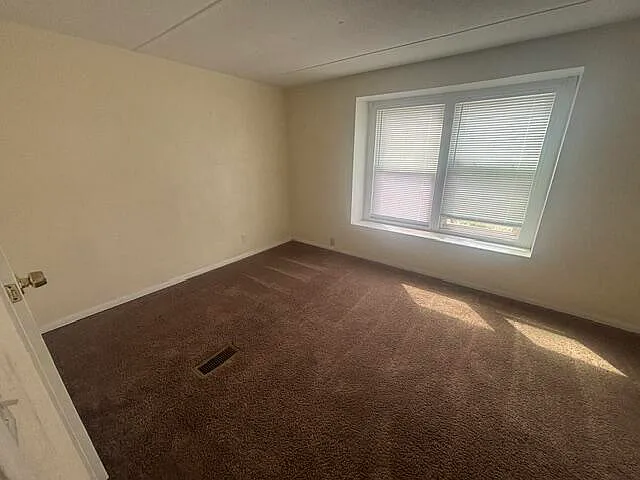 2 bed, 1.0 bath, 800 sqft, $1,300 — Photo 3