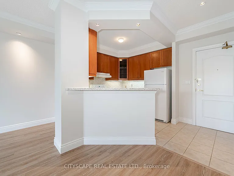 3351 Cawthra Rd #321 — Photo 9