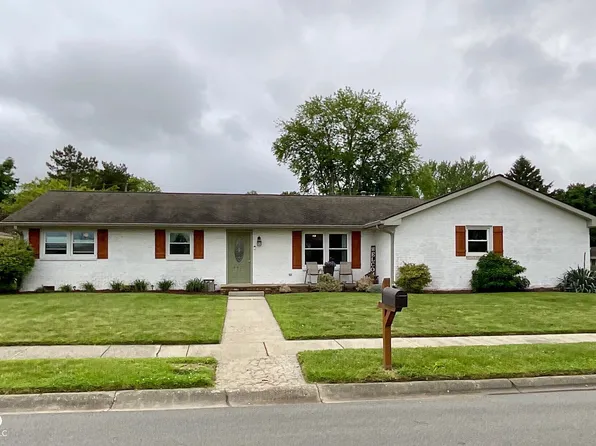4625 Woodcrest Dr, Columbus, IN 47203