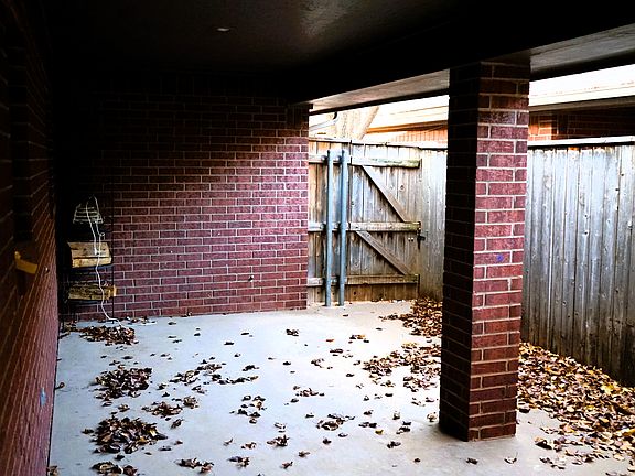 2nd image of 254 E 27th St APT C
