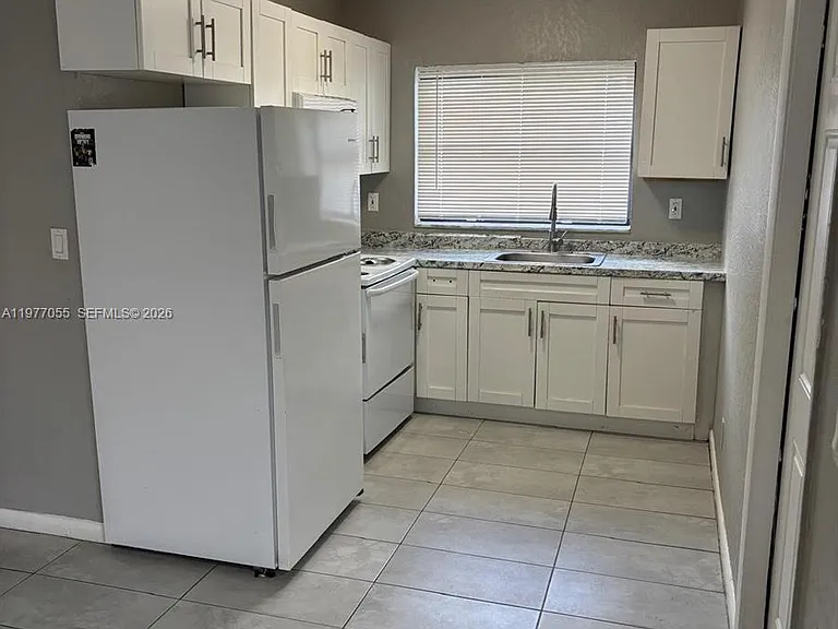 931 SW 80th Ave #A — Photo 3
