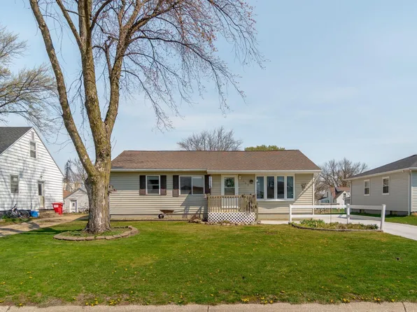407 W Williams St, Dunkerton, IA 50626
