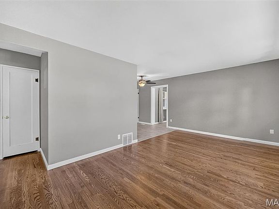 3rd image of 4036 Robert Ave