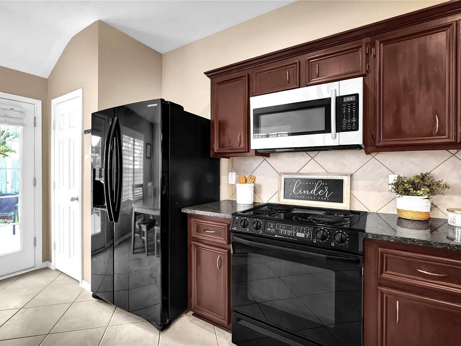 3 bed, 2.0 bath, 1460 sqft, $2,000 — Photo 4