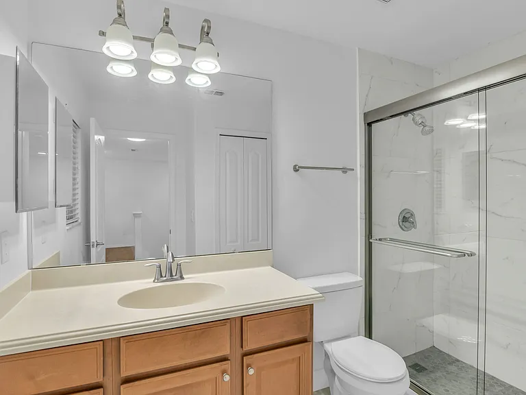 2nd Level full bath