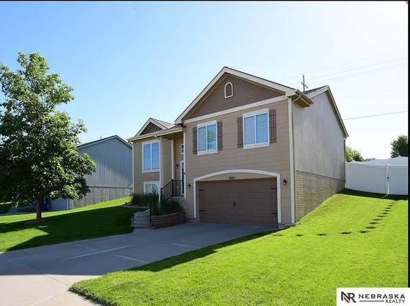 7427 S 97th St, La Vista, NE 68128