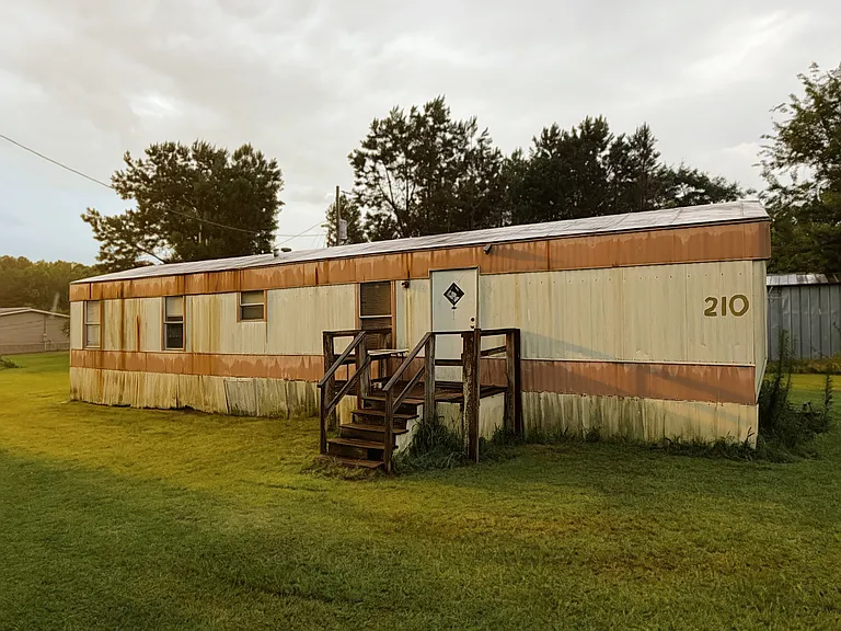 210 Stanley Rd — Photo 2
