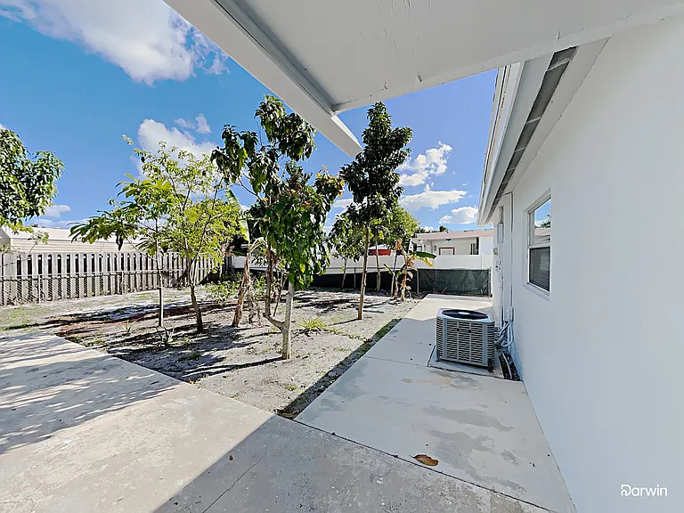 1230 SW 6th Ave — Photo 23
