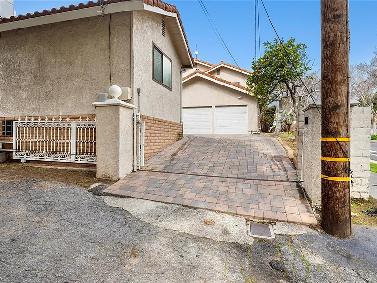 2222 Pier Ave — Photo 28