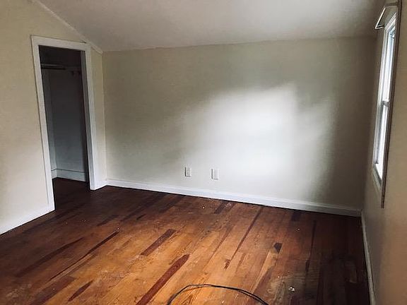 MASTER BEDROOM 2ND FLOOR