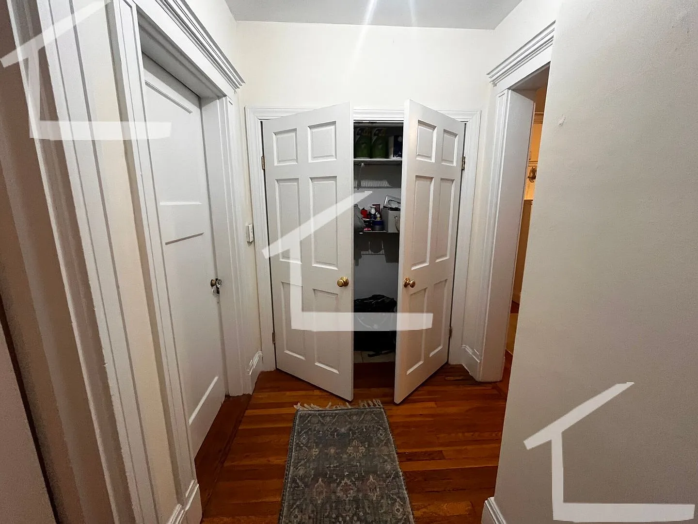 Charming 3 Bedroom -No Broker Fee — Photo 3