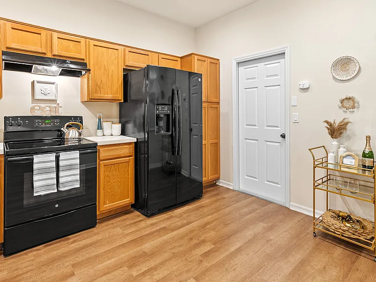 512 Spring Lake Cir — Photo 10