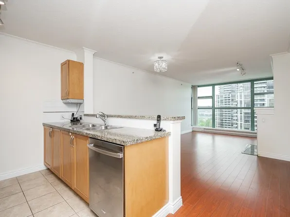 4388 Buchanan St #1505, Burnaby, BC V5C 6R8