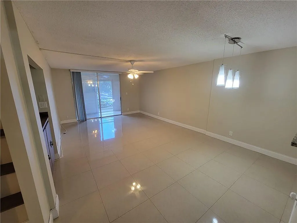 Building Photo - 404 NW 68th Ave #316