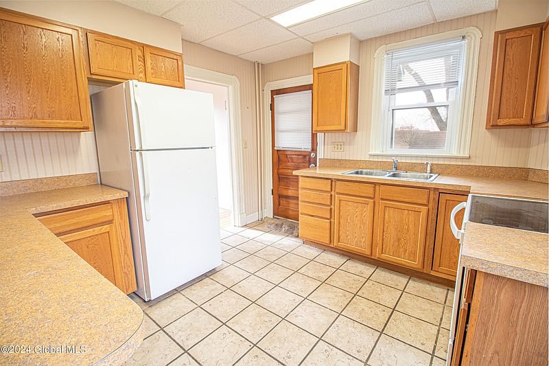 3rd image of 18 Brown Street