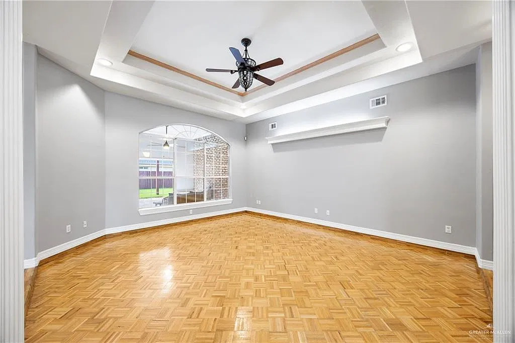 3 bed, 2.5 bath, 2011 sqft, $2,100 — Photo 3