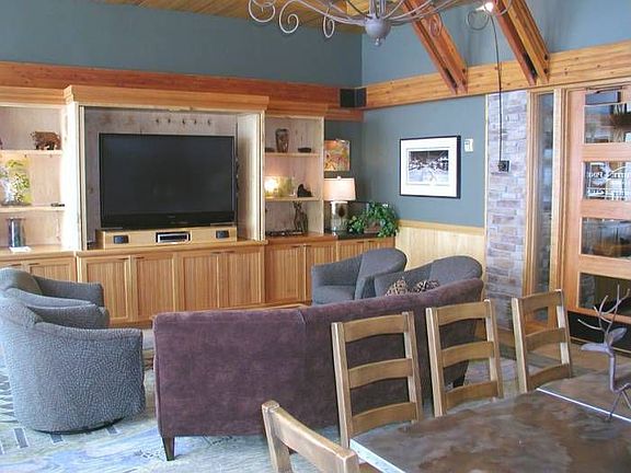 owners' lounge