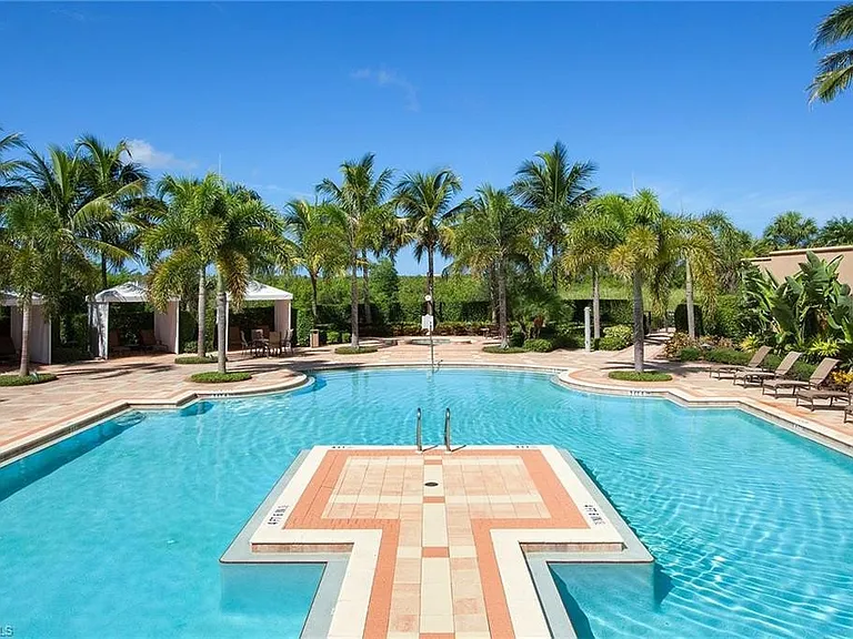 Beautifully landscaped pool & hot tub