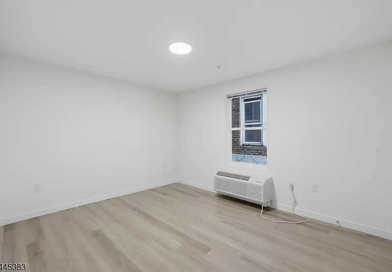 566 Springfield Ave #305 — Photo 8