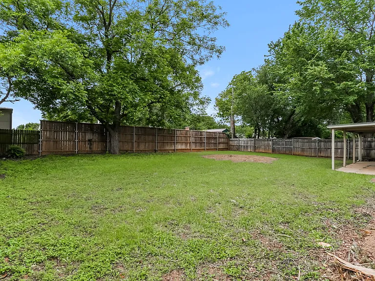 223 N Willow St — Photo 15