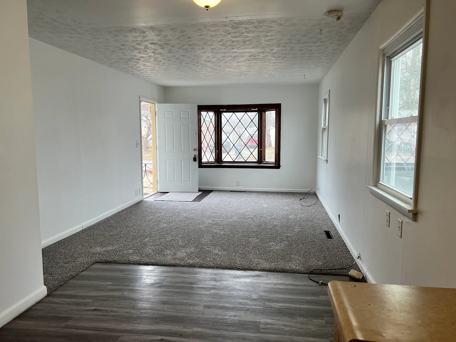 3 bed, 894 sqft, $1,275 — Photo 2