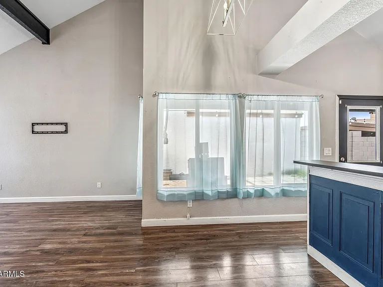 2129 W Rose Garden Ln — Photo 9