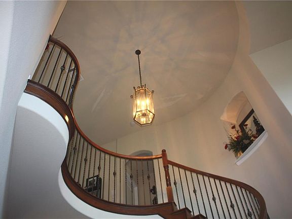 4th image of 520 Royal Glade Dr