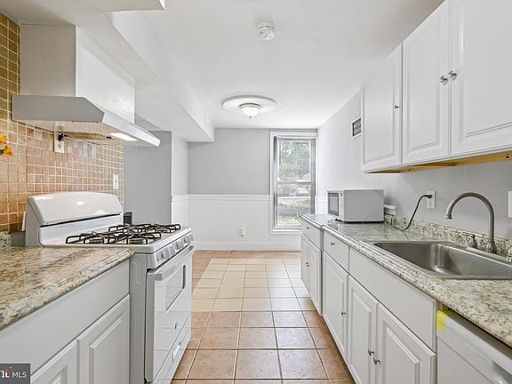 3rd image of 130 Duvall Ln APT 101